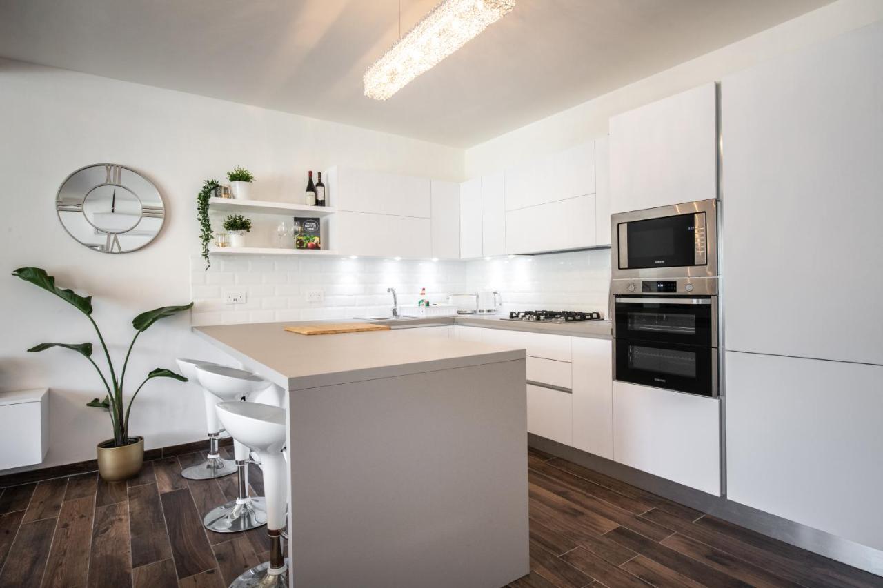 Electra Residence - Luxury Central Beachview Apartment 마살폰 외부 사진